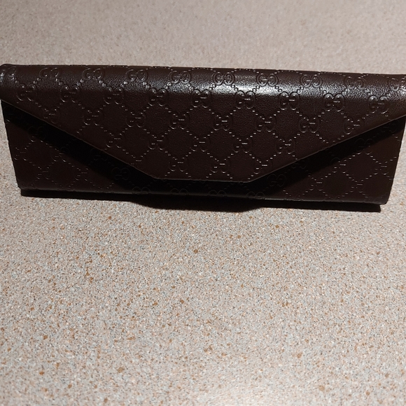 Gucci eyeglasses(readers)case brown w design, triagular, fun - Picture 8 of 8